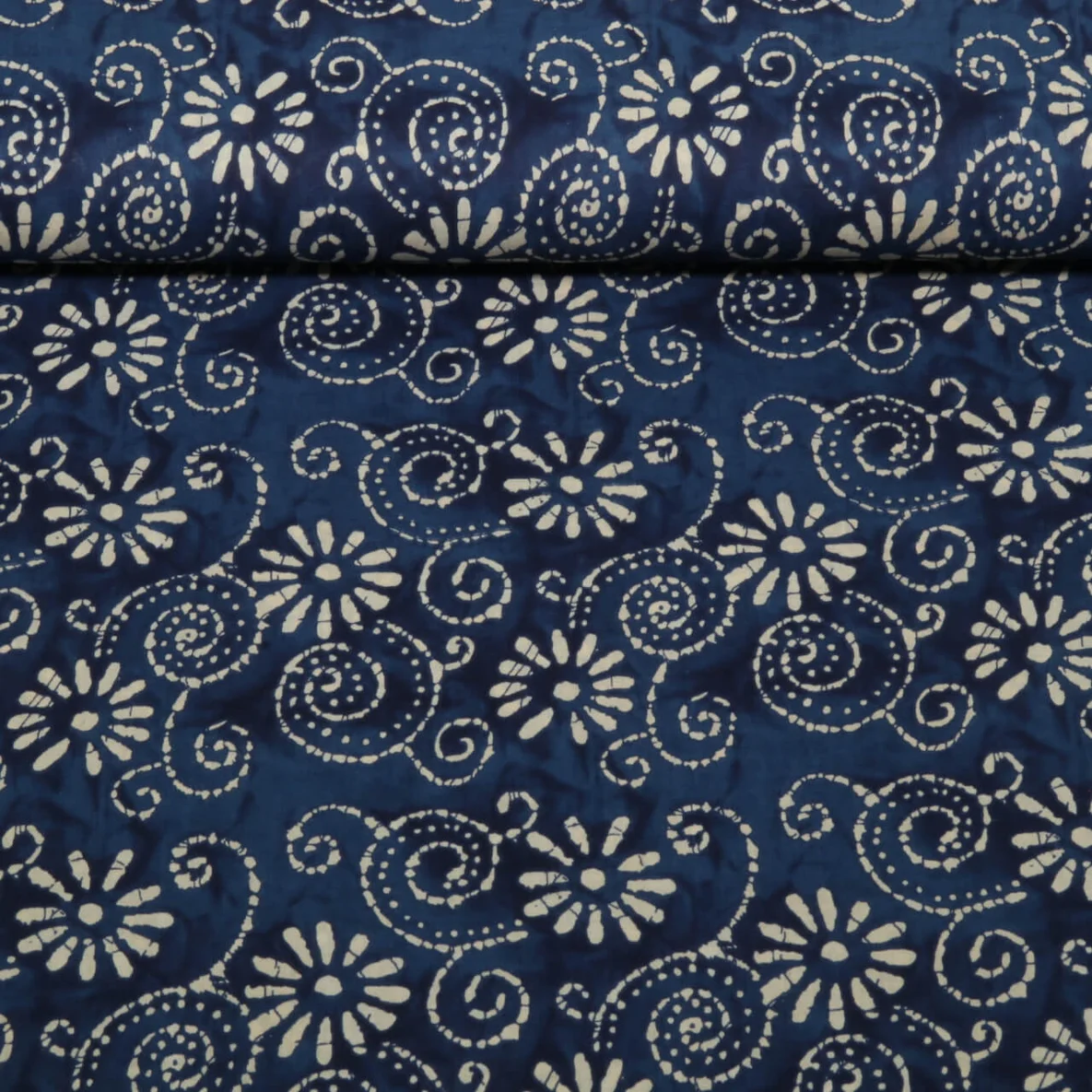 Baumwollvoile Batik Blumen Navy