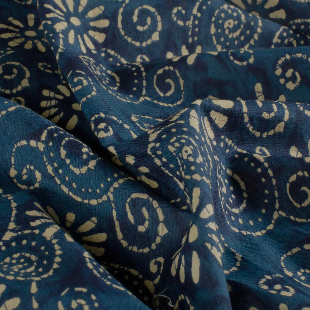 Baumwollvoile Batik Blumen Navy