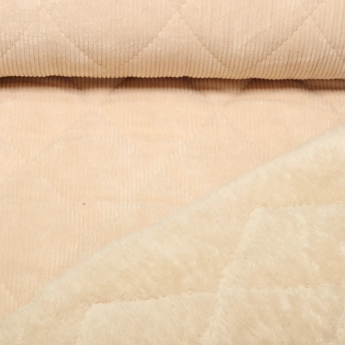 Breitcord Kunstfell Gesteppt Beige Ecru