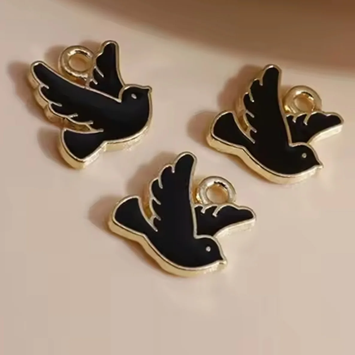 Charm Anhänger Taube Schwarz 1 Stück