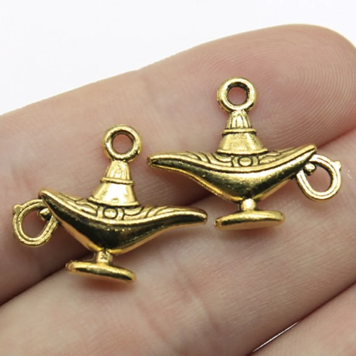 Charm Anhänger Wunderlampe Gold 1 Stück