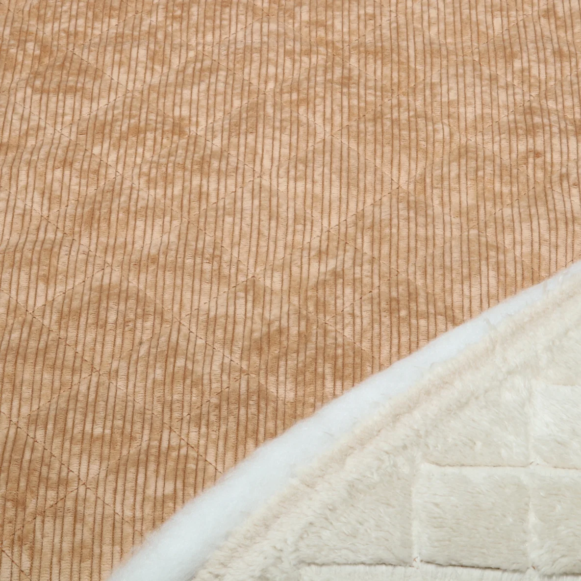 Cord Teddy Quiltkaros Karamell