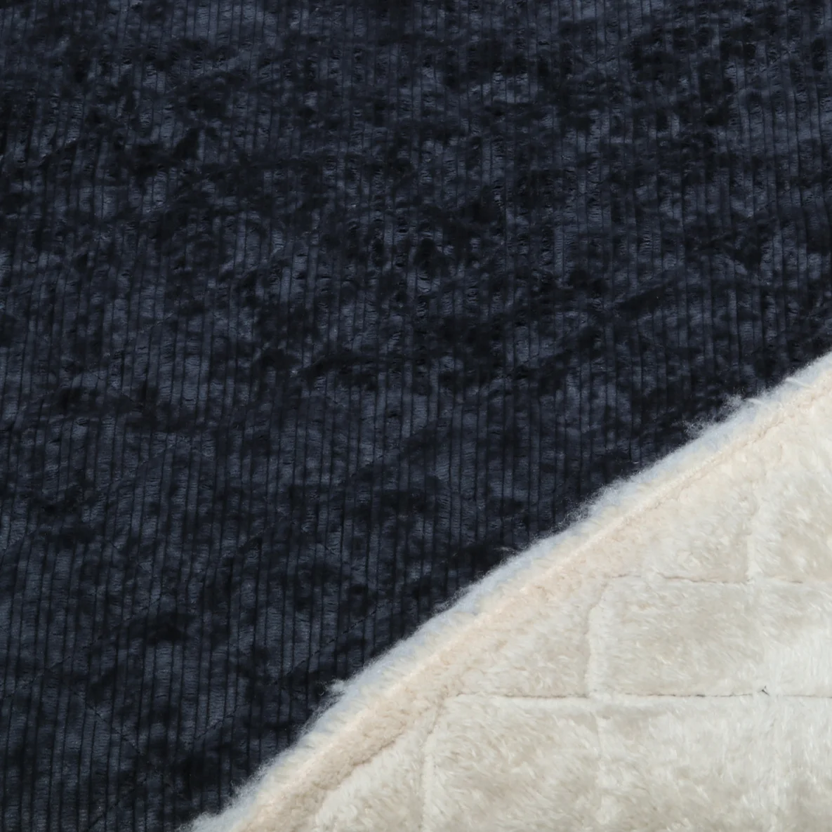 Cord Teddy Quiltkaros Schwarz