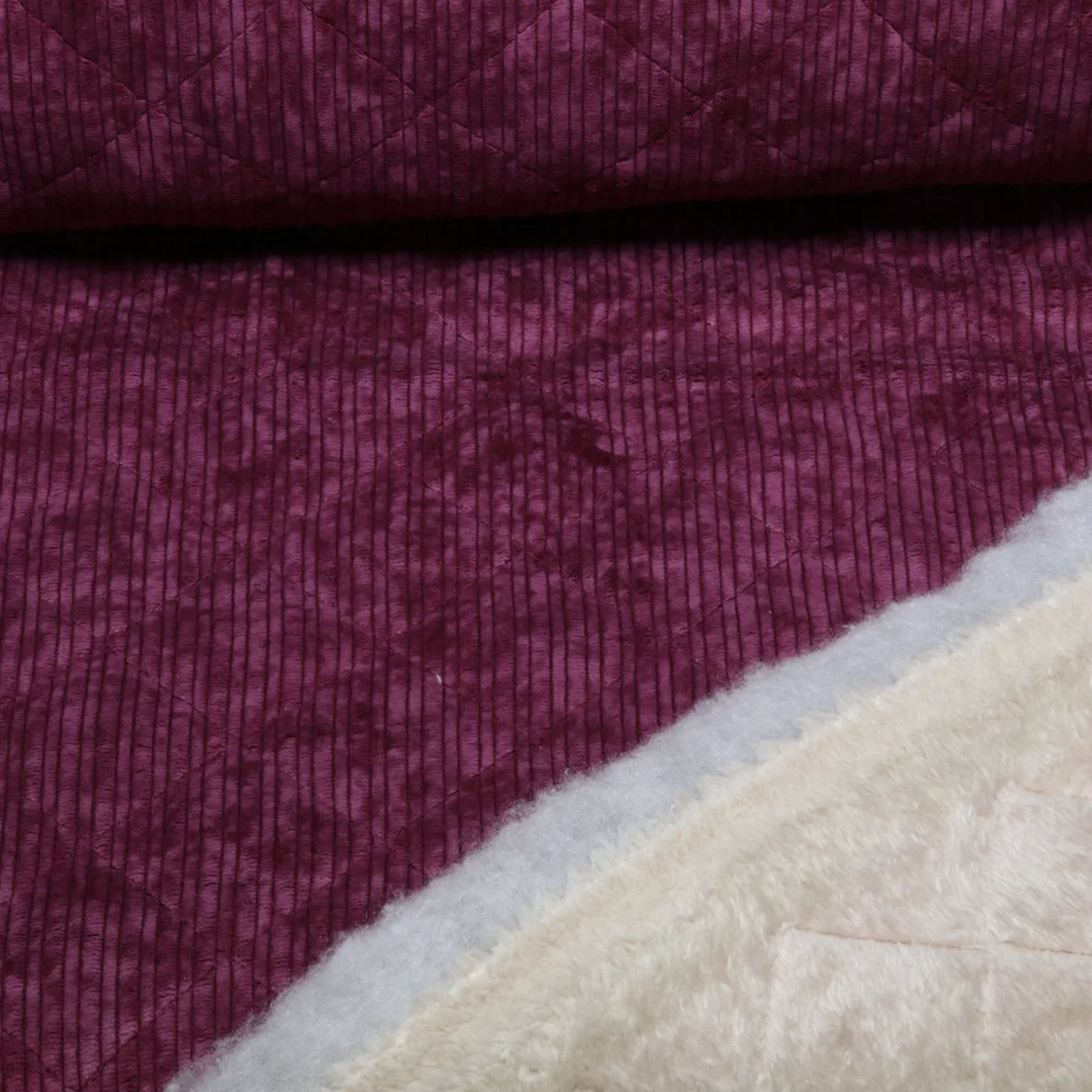 Cord Teddy Quiltkaros Weinrot