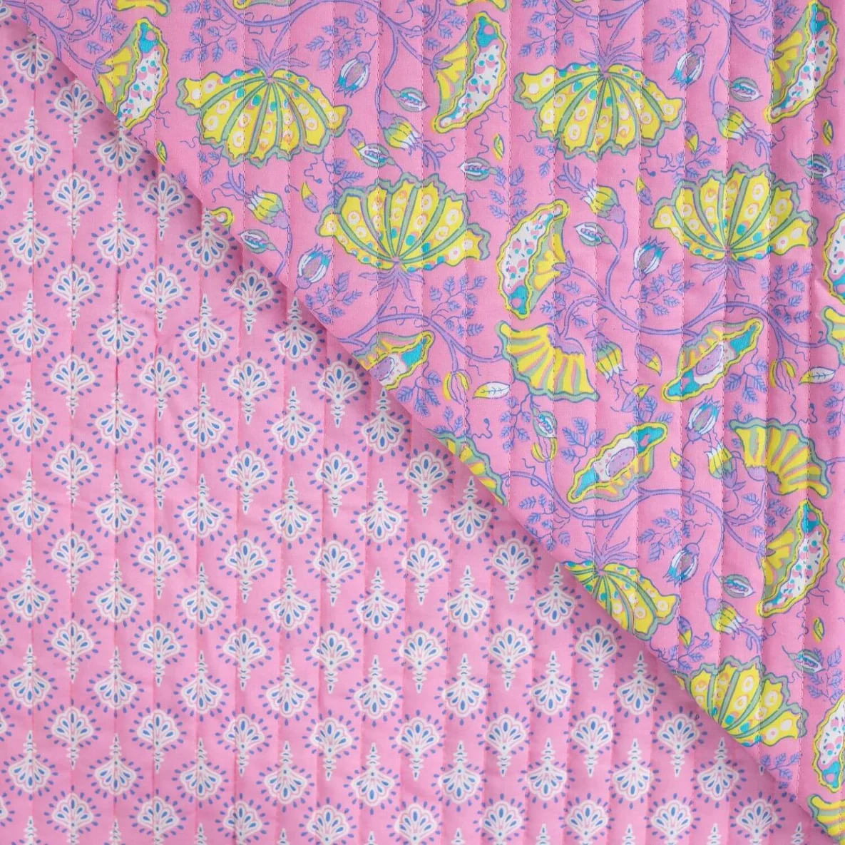 Gesteppter Jackenstoff Doubleface Blüten & Ornamente Rosa