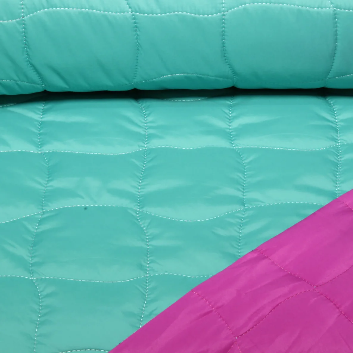 Gesteppter Jackenstoff Quadrate Grün Pink