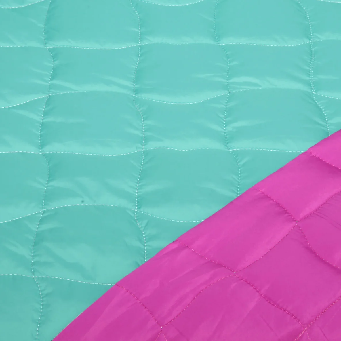 Gesteppter Jackenstoff Quadrate Grün Pink