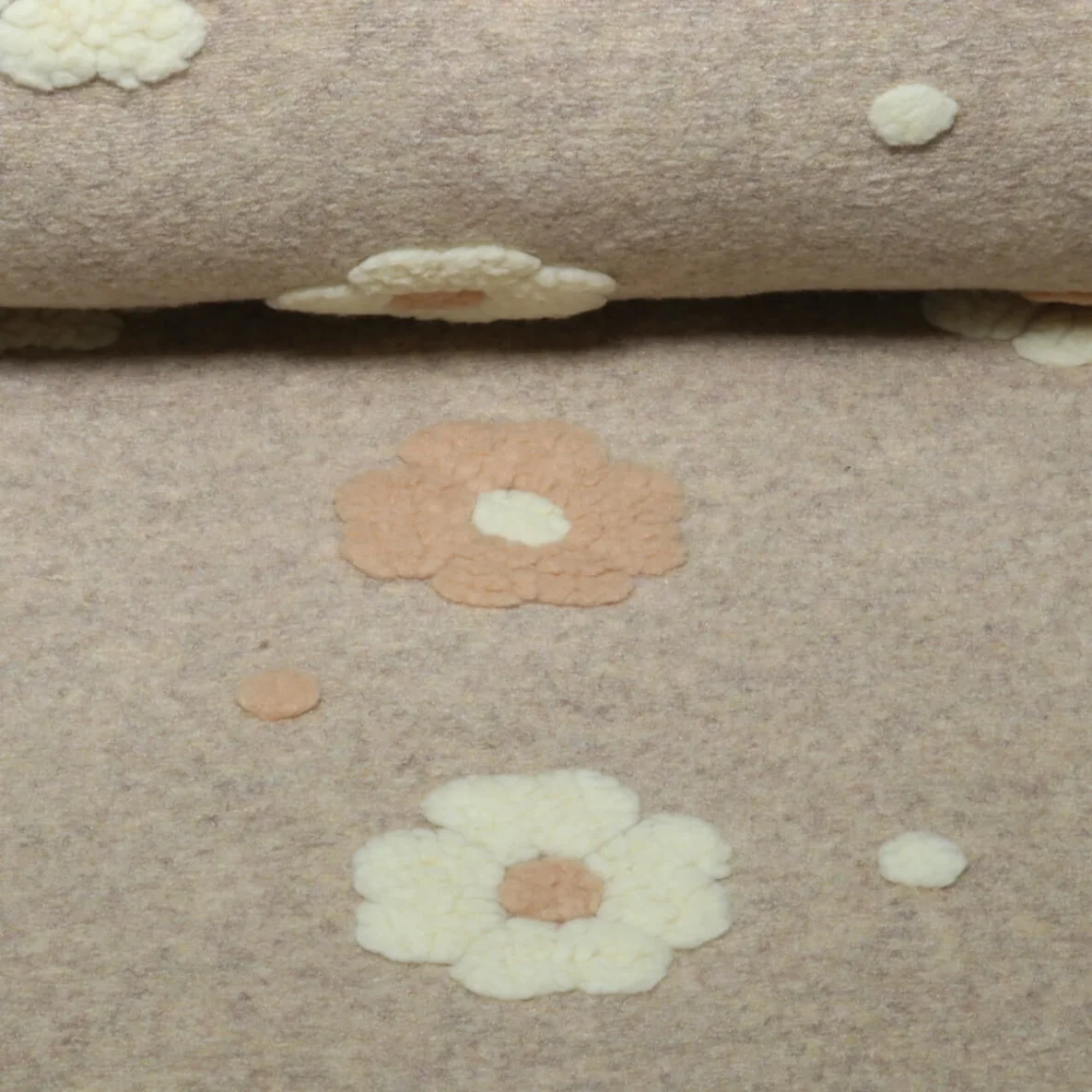 Mantelstoff B-Trendy 3D-Blumen Sand