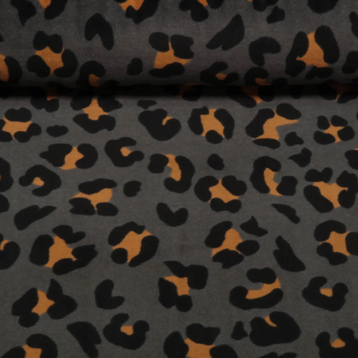 Nicki Leo Dunkelgrau