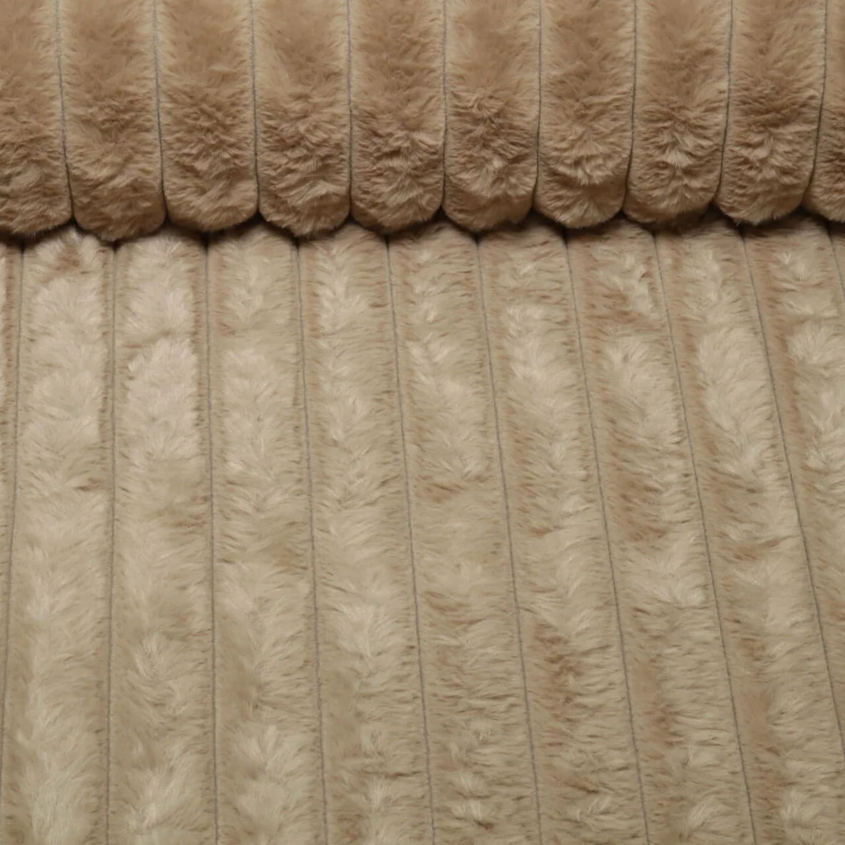 Plüschfell Streifen Beige