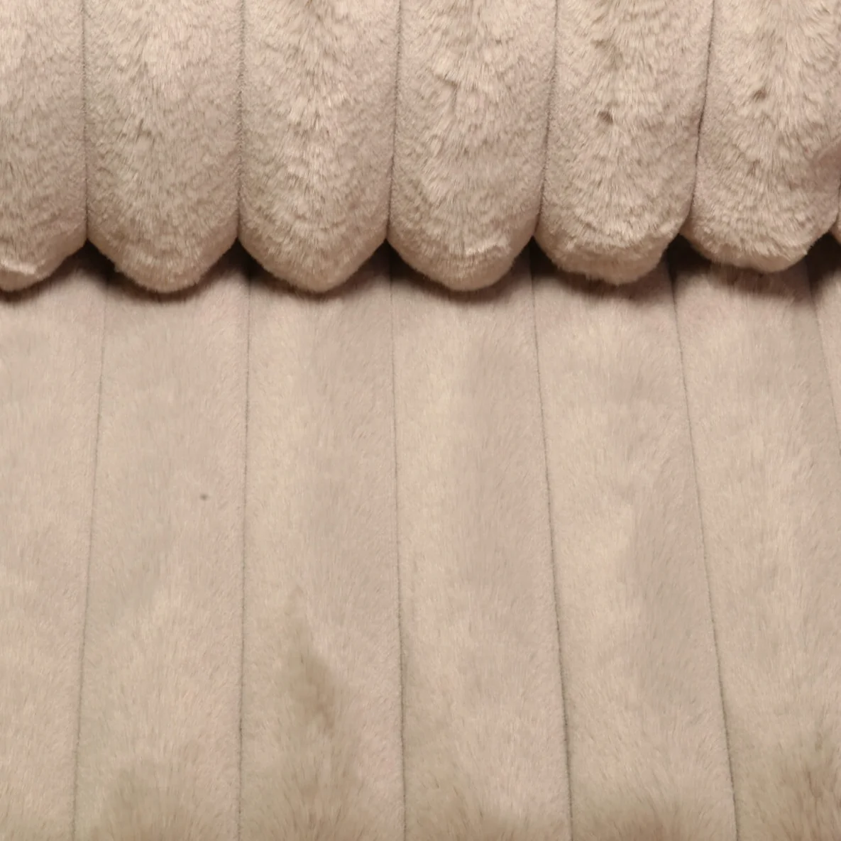 Schweres Plüschfell Streifen Beige