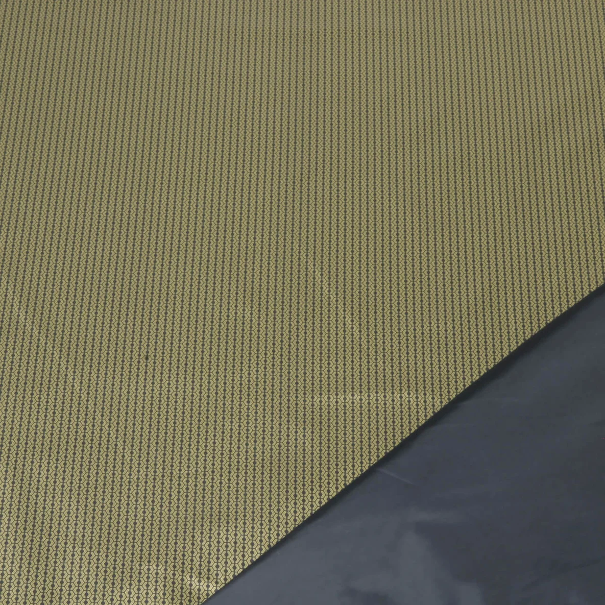 Thermo Futterstoff Punkte Gold Schwarz