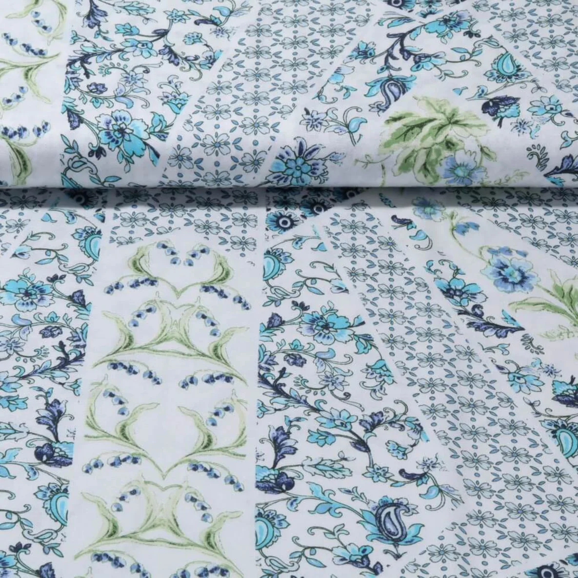 Viskose Satin Blumen Weiß Blau