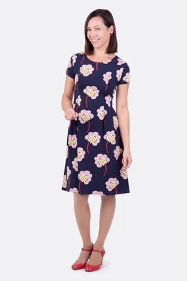 Schnittmuster Jerseykleid Blumenmuster blau