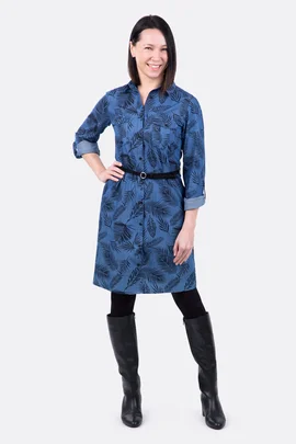 Schnittmuster Hemdblusenkleid mit Kragen und Knopfleiste aus Jeansstoff