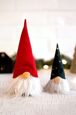 Gratis Schnittmuster für Wichtel als Weihnachtsdeko zum Selbernähen