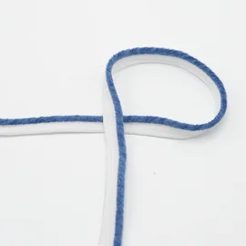 Paspel mit Flauschbesatz in Jeans