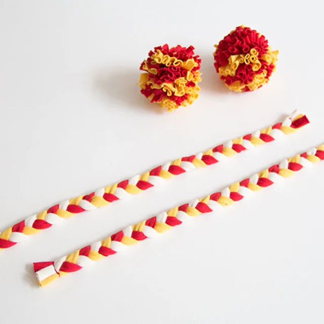 Kindermütze selber nähen Pompons DIY