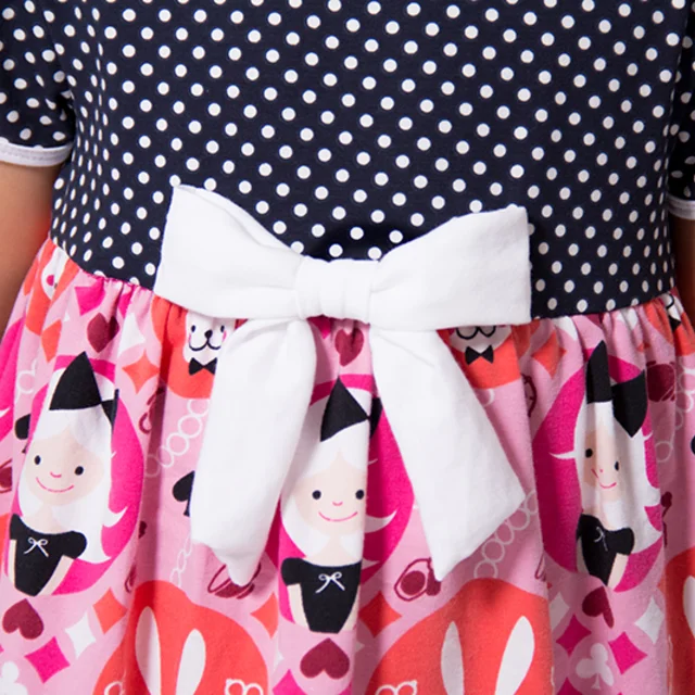 Schnittmuster Kinderkleid mit Schleife Alice im Wunderland Jerseystoff Schnittmuster Kinderkleid mit Schleife Alice im Wunderland Jerseystoff