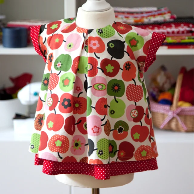 Kinderkleid selber nähen mit Blumenstoff