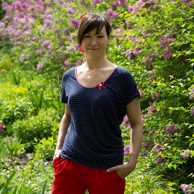 Schnittmuster Draped Shirt mit Polka Dots Design