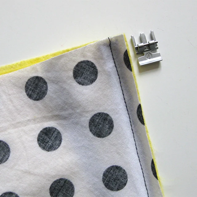 erste Reissverschlussnaht