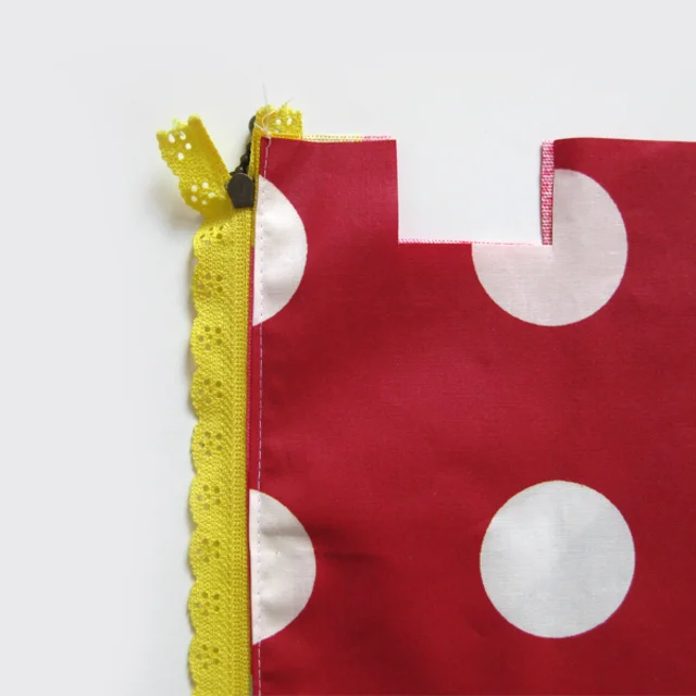 kostenloses Schnittmuster Spitzentäschlein Spitzen-Reißverschluss annähen