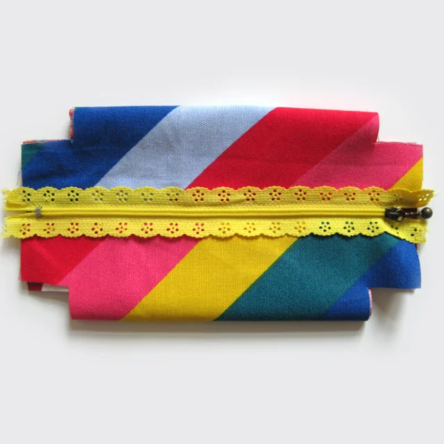 kostenloses Schnittmuster Spitzentäschlein Spitzen-Reißverschluss