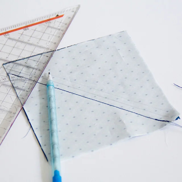 Nähanleitung: Patchworkkissen nähen Nahtlinien aufzeichnen