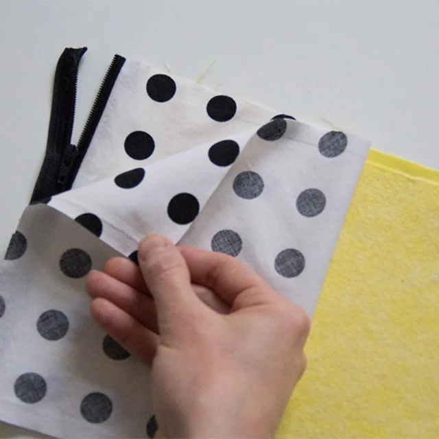 zuerst Aussenstoff 2te RV-Hälfte umklappen