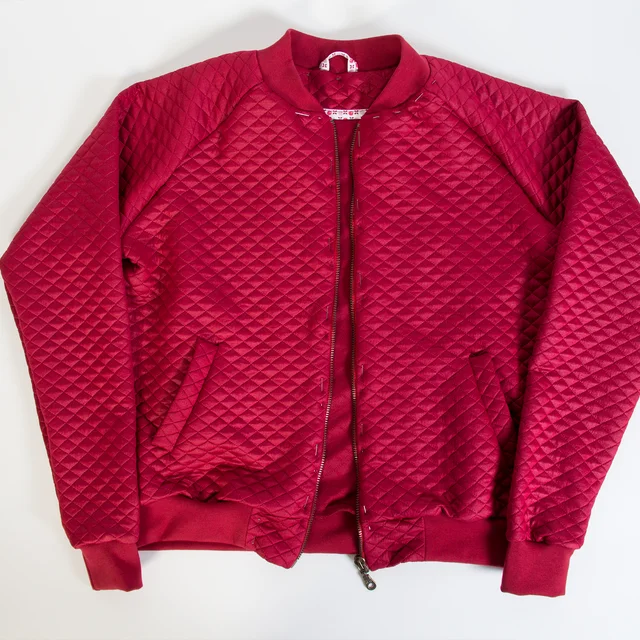 Nähanleitung Blousonkragen an Kapuzenjacke nähen: Beleg wenden & absteppen Nähanleitung Blousonkragen an Kapuzenjacke nähen: Beleg wenden & absteppen
