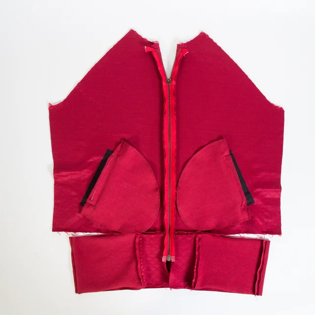 Nähanleitung Blousonkragen an Kapuzenjacke nähen: Reißverschluss annähen Nähanleitung Blousonkragen an Kapuzenjacke nähen: Reißverschluss annähen
