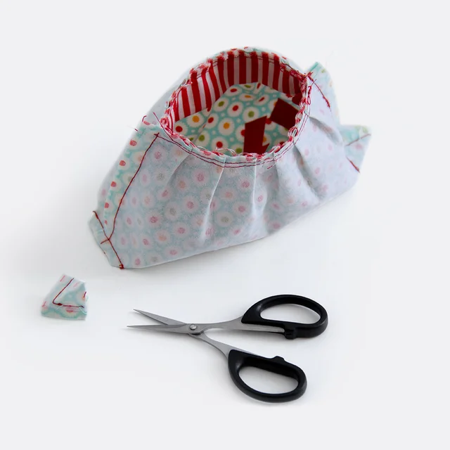 Nähanleitung Schnittmuster gratis Tasche mit Federverschluss Ecken schneiden