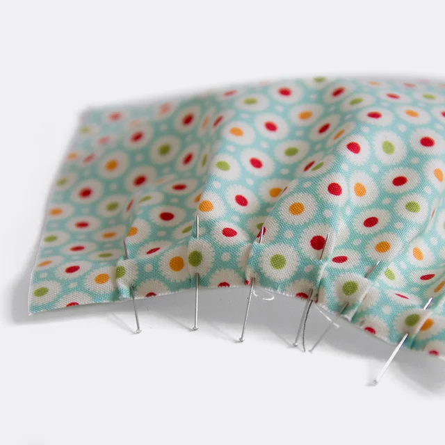 Nähanleitung Schnittmuster gratis Tasche mit Federverschluss Falten legen