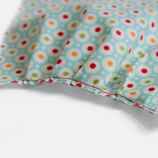 Nähanleitung Schnittmuster gratis Tasche mit Federverschluss Falten nähen