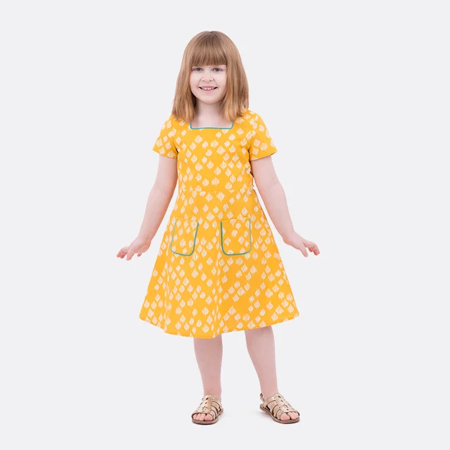 Anleitung Kinderkleid Taschen Paspelband eckiger Ausschnitt Anleitung Kinderkleid Taschen Paspelband eckiger Ausschnitt