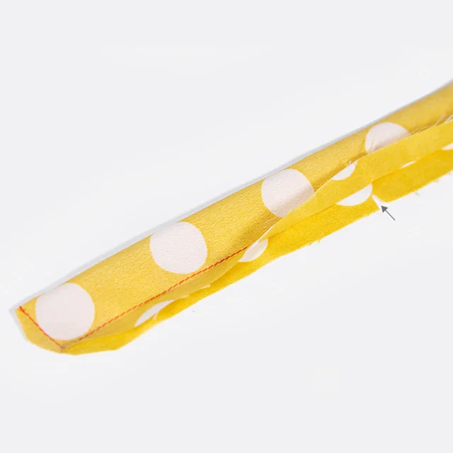 Nähanleitung Bluse Bindeband gebügelt Einschnitt