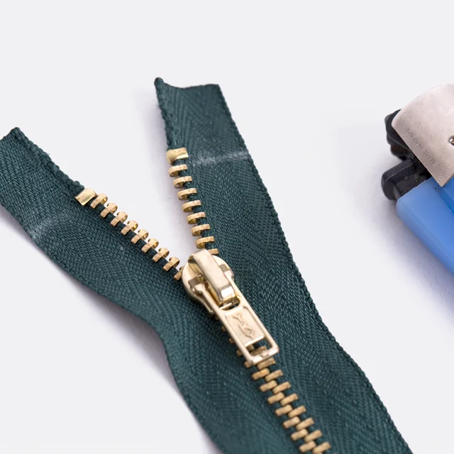 Anleitung Reißverschluss kürzen Enden veröden Feuerzeug