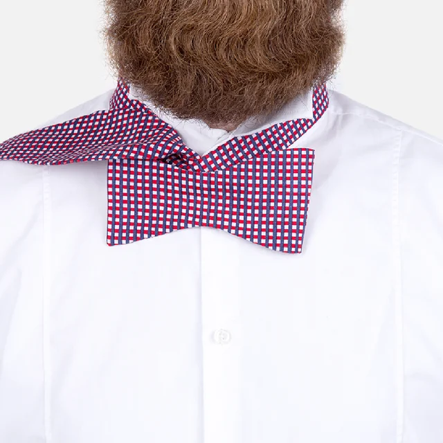 Anleitung Fliege binden Hälfte falten