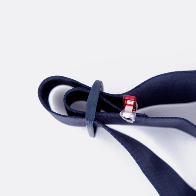 Bauchtasche Handy Gummi einfädeln Schritt 3