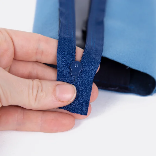 Bauchtasche Handy Reißverschlussschieber einfügen