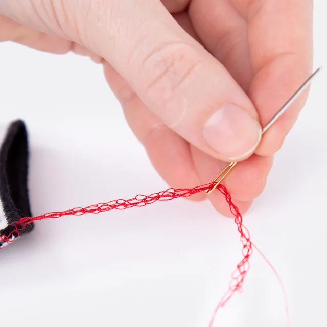 Sticknadel einfädeln Fertigbündchen nähen Sticknadel einfädeln Fertigbündchen nähen