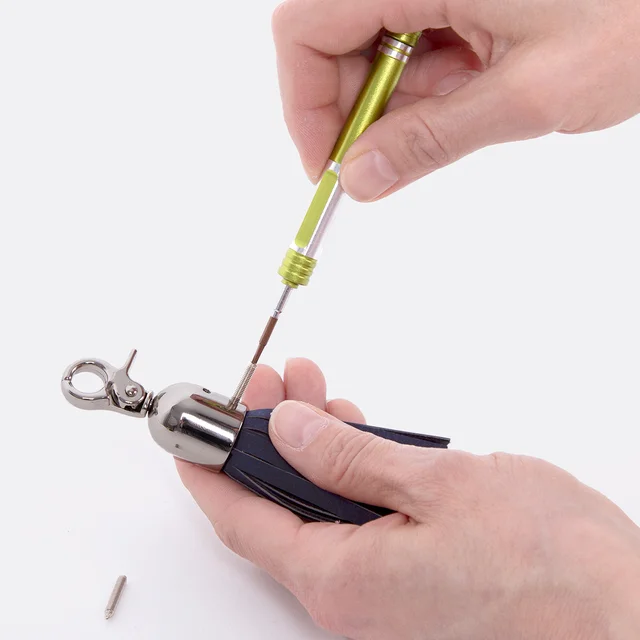 Tassel selber machen, Schraube einschrauben Tassel selber machen, Schraube einschrauben