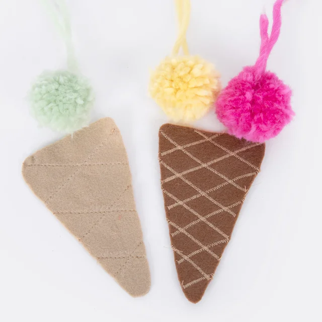 Pompom Nähideen Eistüte aufnähen