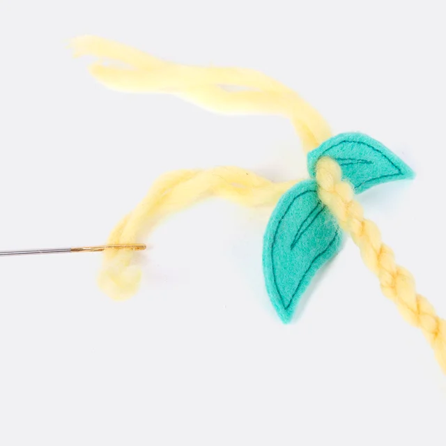 Pompom selber machen, an Schlüsselring befestigen