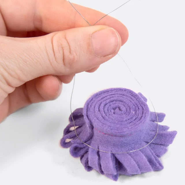 Filzblumen selber machen - Kranz binden