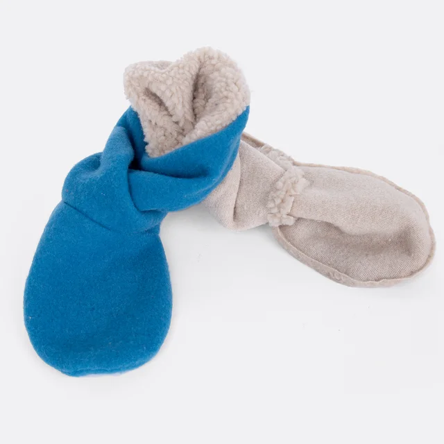 Hausschuh Stiefel durch Wendeöffnung wenden