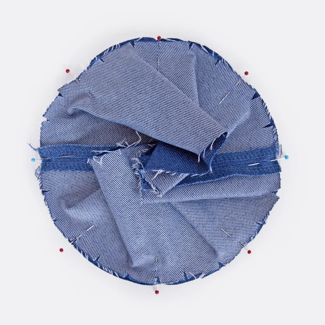 Bucket Hat Deckel an Seitenteil stecken