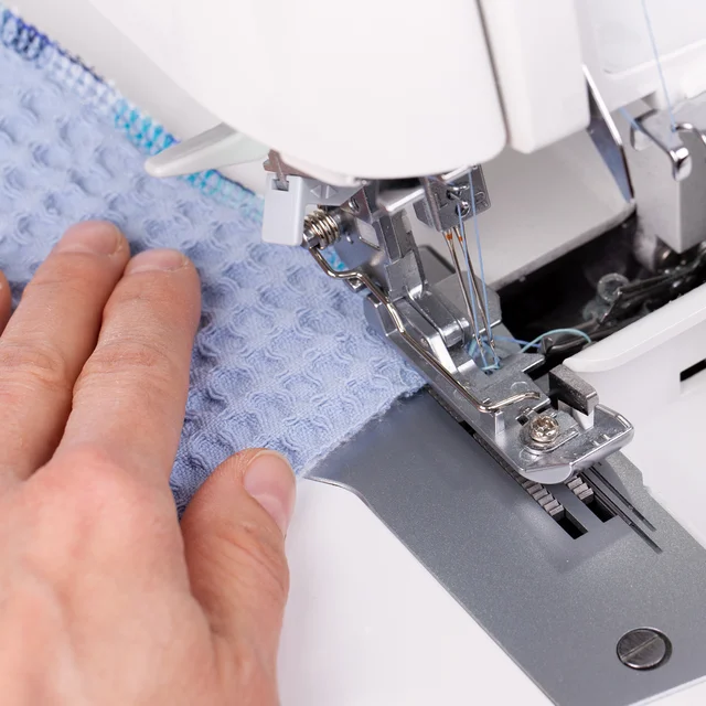 Overlockmaschine Ecke nähen Anleitung Verlaufsgarn