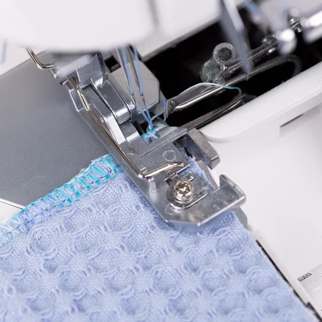 Waffelpiqué Overlocknaht zum Versäubern der Stoffkante